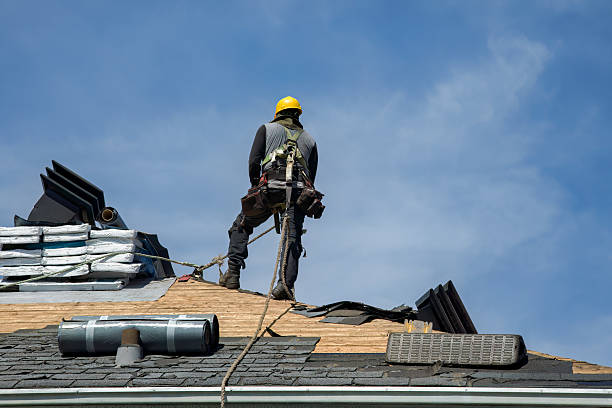 Professional Roofing technician working in Warren, OH